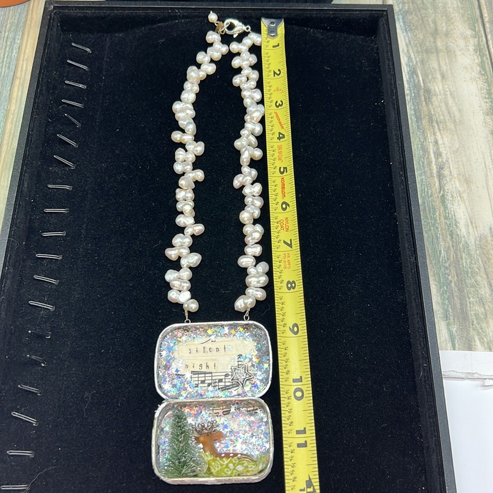 ⭐️Adorned Crown Jewelry assemblage Christmas silent night shadow box necklace - Picture 8 of 11